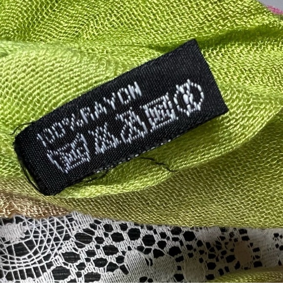 Gena Accessories dip dyed ruched shawl scarf in green and pink - Picture 7 of 8